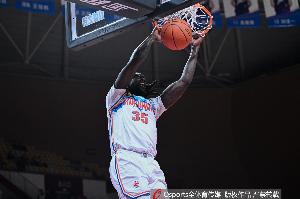 生猛!哈雷尔半场11中7拿到15分6板4助 3前场板