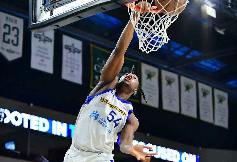 雷速直播-略显平淡了一些,前马刺内线在勇士二队需要打出更高的统治力?