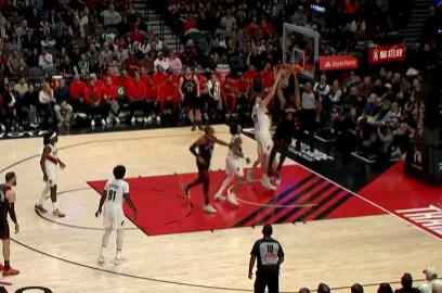 雷速体育比分官网-巴恩斯顶着克林根双手暴扣得手，猛龙末节开局领先开拓者6分