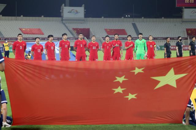 雷速体育比分官网-高层肯定足协工作与国足表现 足协内部摆上庆功宴